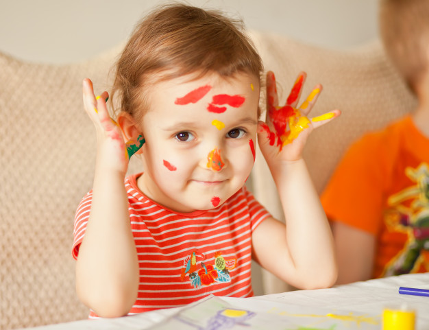 Los beneficios de las manualidades para niños - Educrea